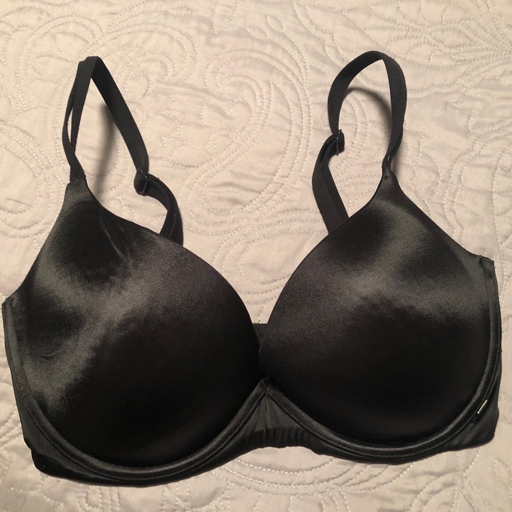 34DDD Victoria Secret Push Up Bra- Black